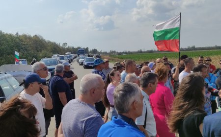 Рибари отново блокираха път I-9. Настояват за законен достъп до залива „Болата“