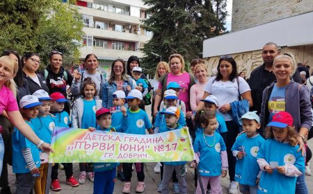 Деца, родители, учители и медиатори от Добрич се включиха в Световния ден на ходенето