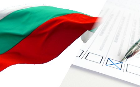 Пробно гласуване с машина пред сградата на Община Генерал Тошево