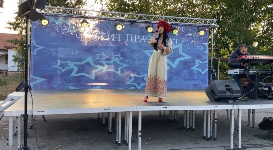 С концерт  в село Стражица започна тридневният тур на Петя Панева и Митко Денев в община Балчик
