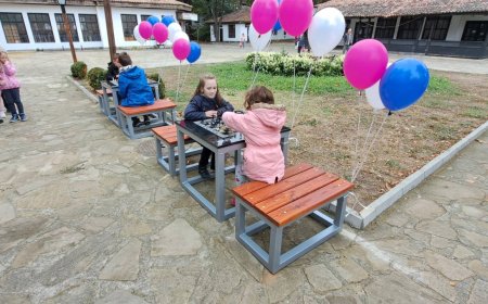 Любителите на шахмата с подарък  от Ротаракт и Ротари клуб Добрич