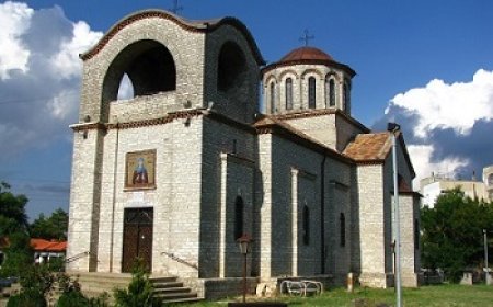 След бурята от миналия уикенд, покривът на храм “Св. Петка” в Балчик е за основен ремонт