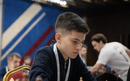Шахматен сеанс с Момчил Петков в Младежкия център днес