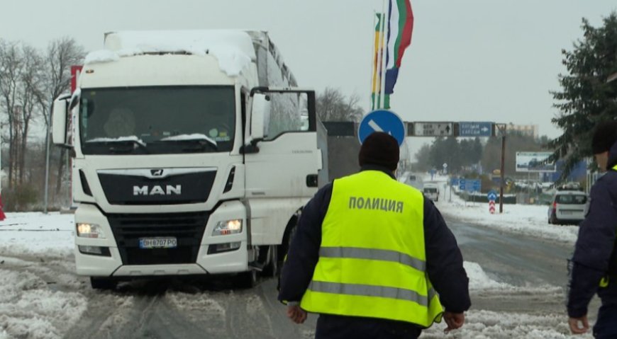 Обстановката в областта: Всички пътища затворени, смущения в електрозахранването, 30 села без вода