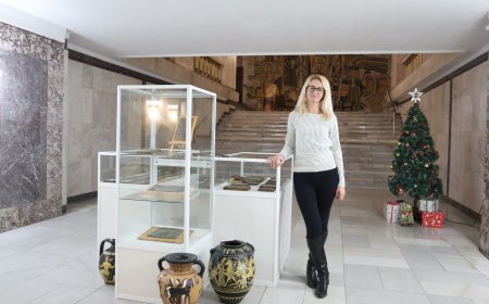 Зорница Георгиева откри самостоятелна изложба в Добрич