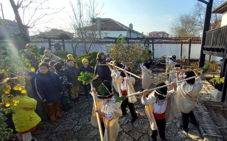 Коледарско надпяване в етнографски комплекс Каварна