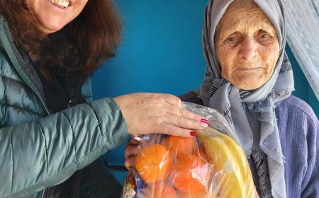 Над 80 самотно живеещи възрастни получиха коледни пакети от община Крушари