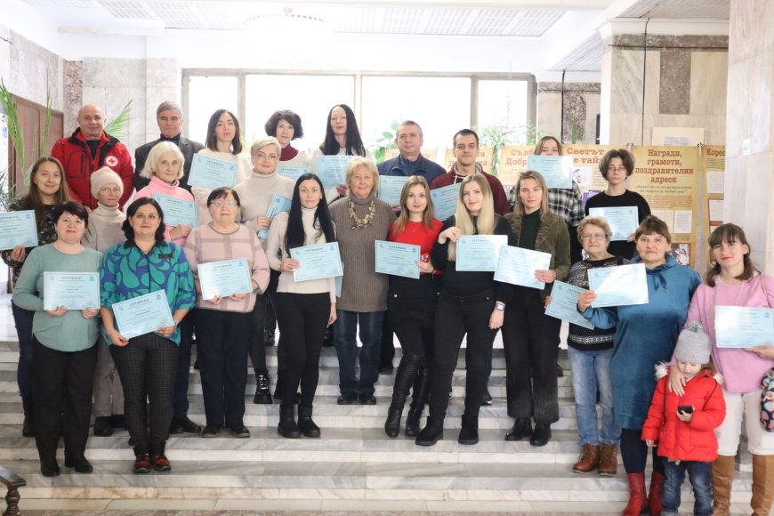 Украински граждани завършиха курс по български език