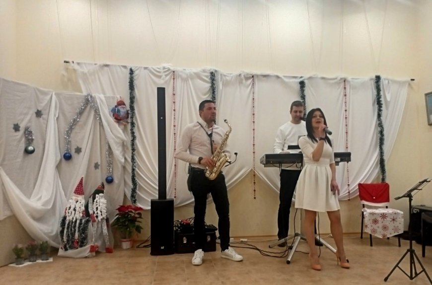 Популярни коледни песни и класически произведения звучаха в Каварна