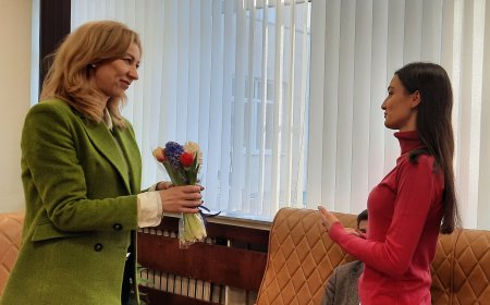 Финалистката от „Гласът на България” Димитрина Германова се срещна с областния утравител
