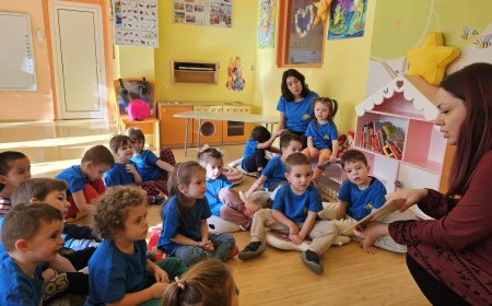 Екипът на Библиотеката на гости в ДГ "Слънчице" в деня на думата "Благодаря"