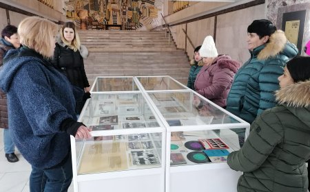 Домуващите в Защитени жилища - Добрич на посещение в Регионална библиотека "Дора Габе"