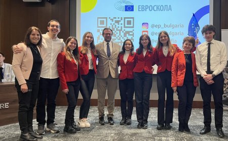 Успехът на ученици от СУ "Св. Климент Охридски" в състезанието "Евроскола" ги изпраща в Страсбург