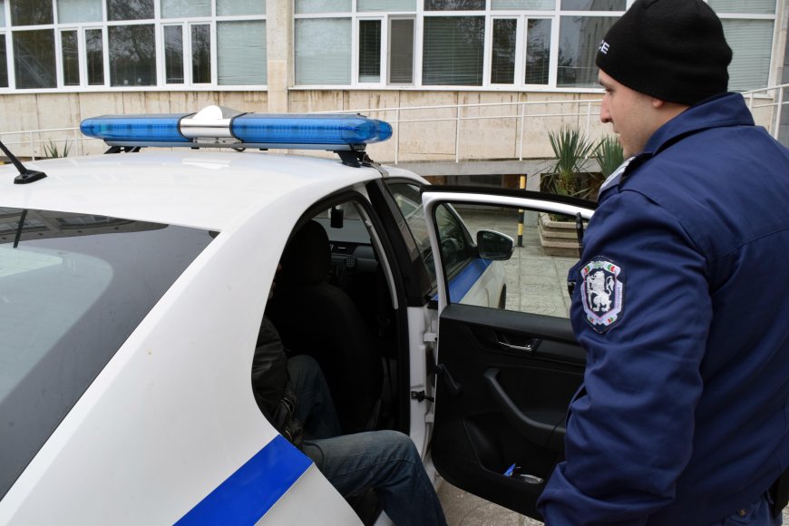 42-годишен шофьор кара  с фалшива френска книжка в Генерал Тошево