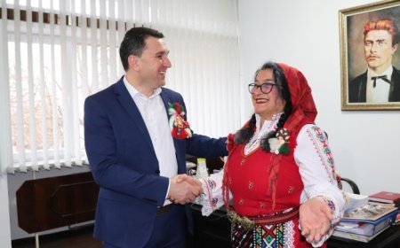Баба Марта посети общинската администрация в Генерал Тошево