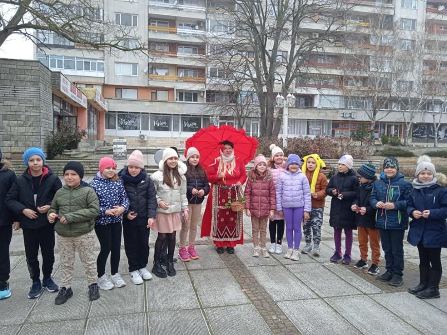 Мартенско дърво „разцъфтя“ в центъра на Каварна