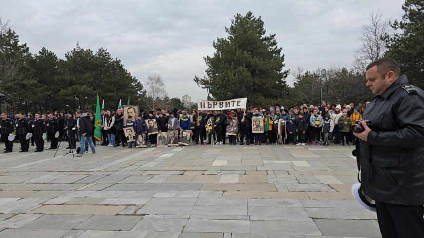 Стотици се поклониха пред паметта на загиналите  в Добричка област /снимки/