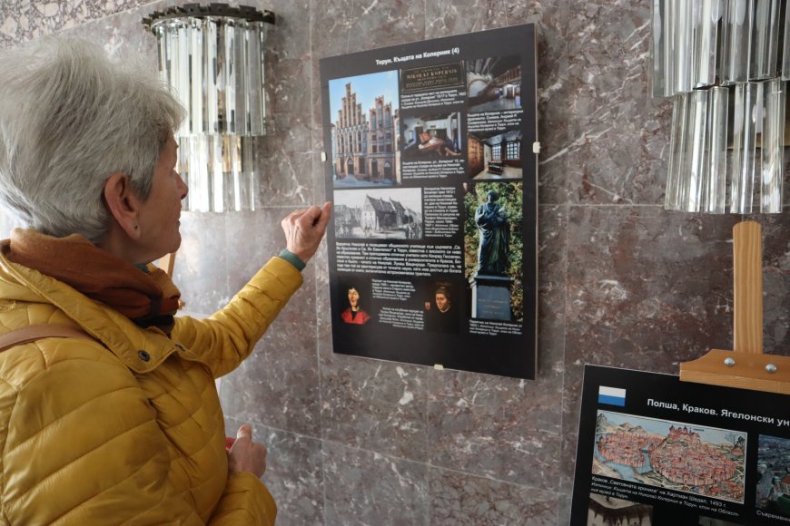 Фотодокументална изложба, посветена на Коперник, представят в РБ „Дора Габе“