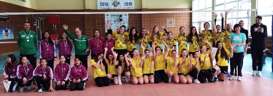 Момичетата  на СУ „Петко Р. Славейков” станаха първи на ученическите игри по волейбол