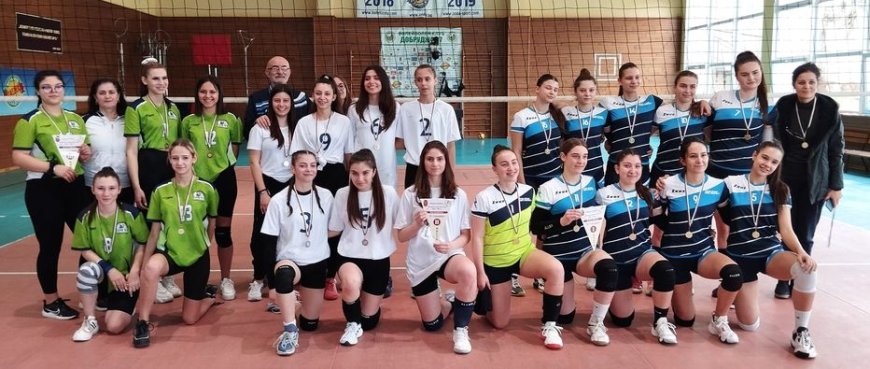 Девойките от ЕГ „Гео Милев” първи в ученическите игри по волейбол девойки 8-10 клас
