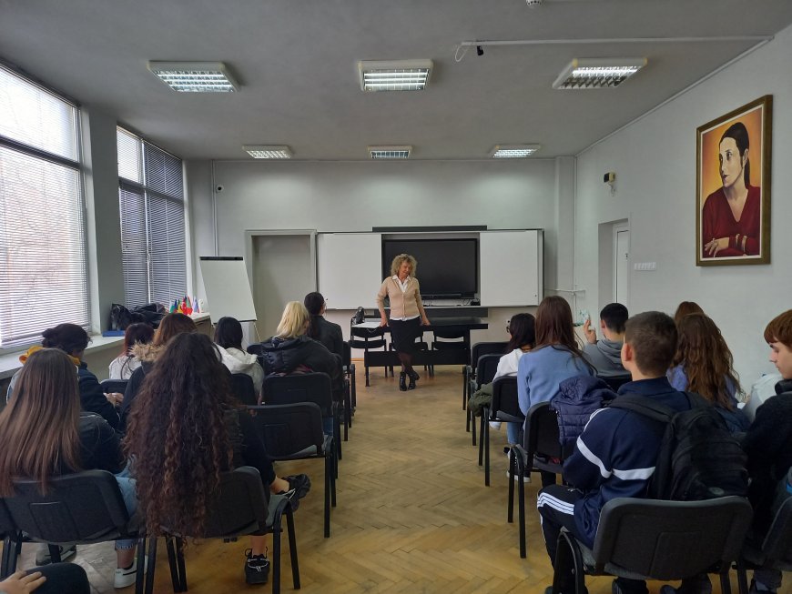 Председателят на Окръжния съд в Добрич разговаря с ученици за гражданското правосъдие