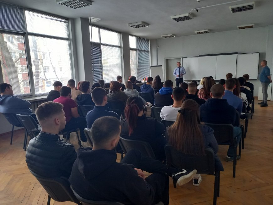 Лекция за трудовите правоотношения изнесе пред ученици съдия от Окръжния съд в Добрич