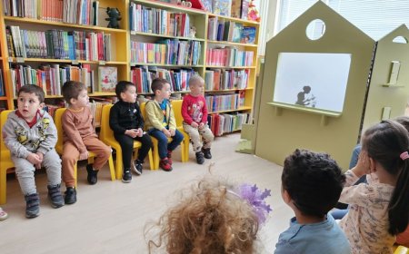 Походът на книгите бе открит с Литературно утро в Международния ден на книгата в РБ „Дора Габе“