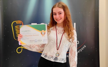 Петя Минчева от Студио „Зонели“ с отличие от конкурса “E-FEST ”