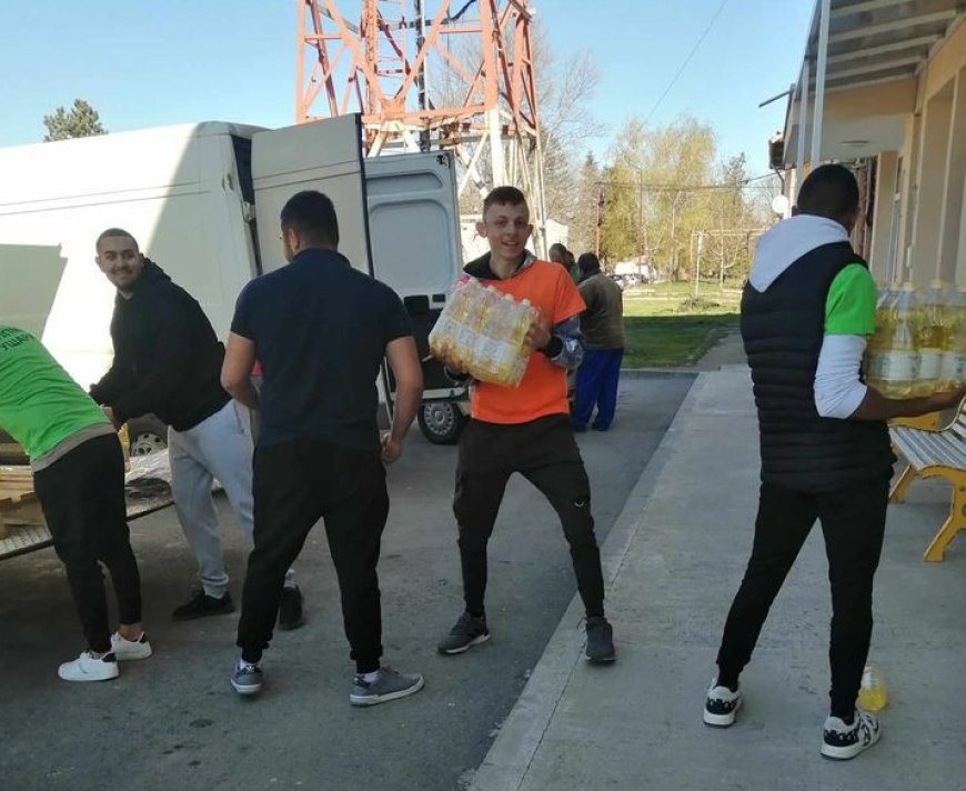 Областният съвет на БЧК стартира раздаването на хранителни пакети в община Крушари