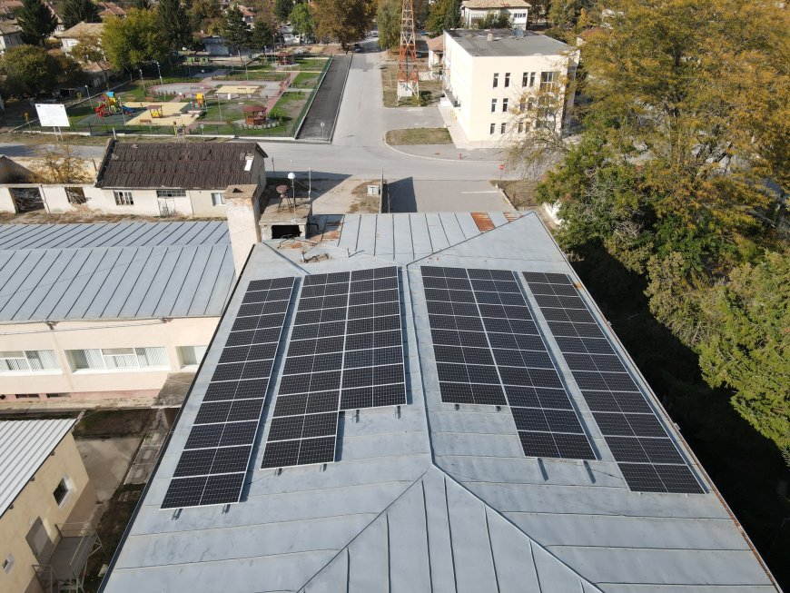 Сградата на община Крушари вече се захранва с електроенергия от собствена инсталация 30 MWh