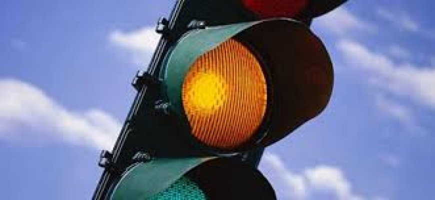 Спират временно светофарната уредба на на кръстовището на бул. „3 март“ и бул. „25 септември“ в Добрич