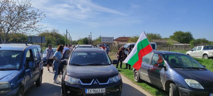 Двучасова блокада на пътя между селата Захари Стояново и Дуранкулак. Хората настояват за ремонт