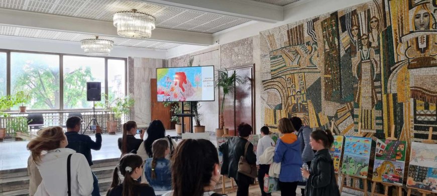 Откриха изложба на детски рисунки от oбластния етап на конкурса „С очите си видях бедата”