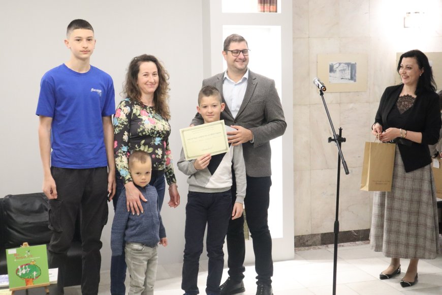 Регионалната библиотека в Добрич отличи най-активните читатели за 2023 година