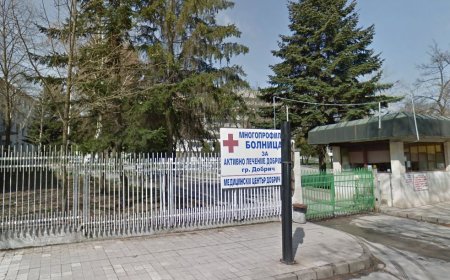 Товарен автомобил блъсна старец на заден ход в Добрич