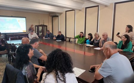 Работна среща „Училищата в общината като лидери по пътя към климатична неутралност на общината“ се провежда в Добрич