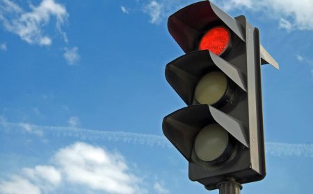 Светофарът на кръстовището на бул. "Добруджа" и ул. "Отец Паисий" в Добрич няма да работи до обед днес
