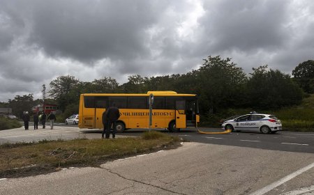 Катастрофа с училищен автобус край Оброчище. Няма пострадали