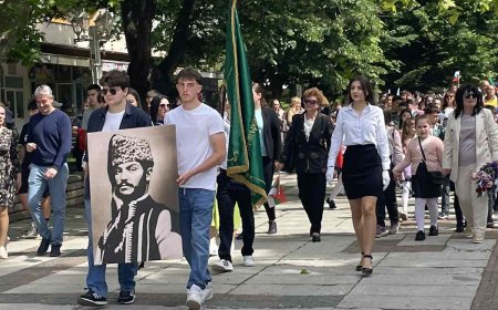 С тържествено шествие Каварна отбеляза 24 май