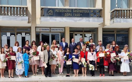 Директорът на СУ „П.Р. Славейков”  с отличие за цялостен принос в развитието на образованието в град Добрич