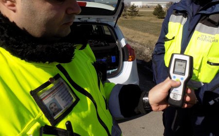 Водачи, шофирали с над 2 промила, задържаха пътните полицаи