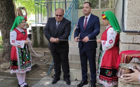 Министър Калин Стоянов преряза лентата на възстановеното РУ Шабла