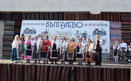 С народни песни и танци на събор в село Българево