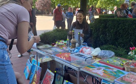 Щанд в подкрепа на кампанията „Да помогнем на Сиси да проходи” на фестивала на занаятите в Добрич