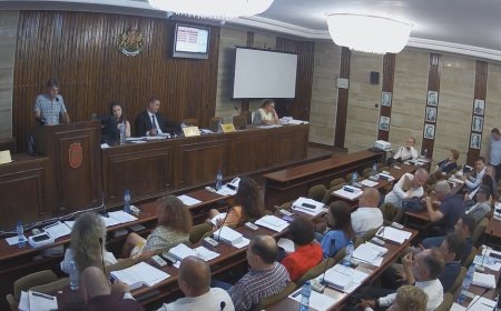 Спор в ОС: Дали да гласуват политическа декларация или не