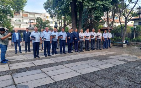 Ден преди професионалния си празник, полицаите почетоха паметта на загиналите си колеги