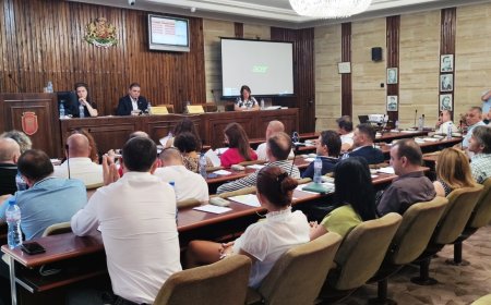 Двучасови дебати на общинските съветници относно спорен търг за общински имот в ЖК „Добротица“