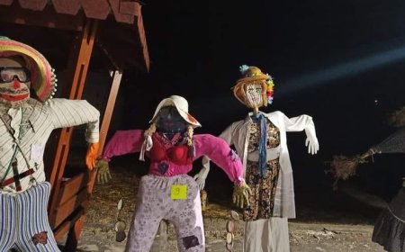 Парад на плашилата в Камен бряг