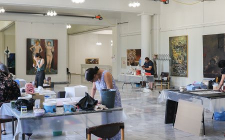Хартиени фигурки изработиха хората от Центъра за психично здраве