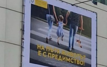 Пана с надпис "На пътя животът е с предимство" бяха закачени на част от най-оживените места в Добрич